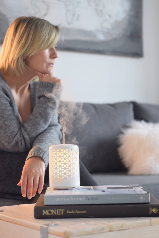 Reverie Ceramic Ultrasonic Diffuser Gift Pack with 10ML Oil